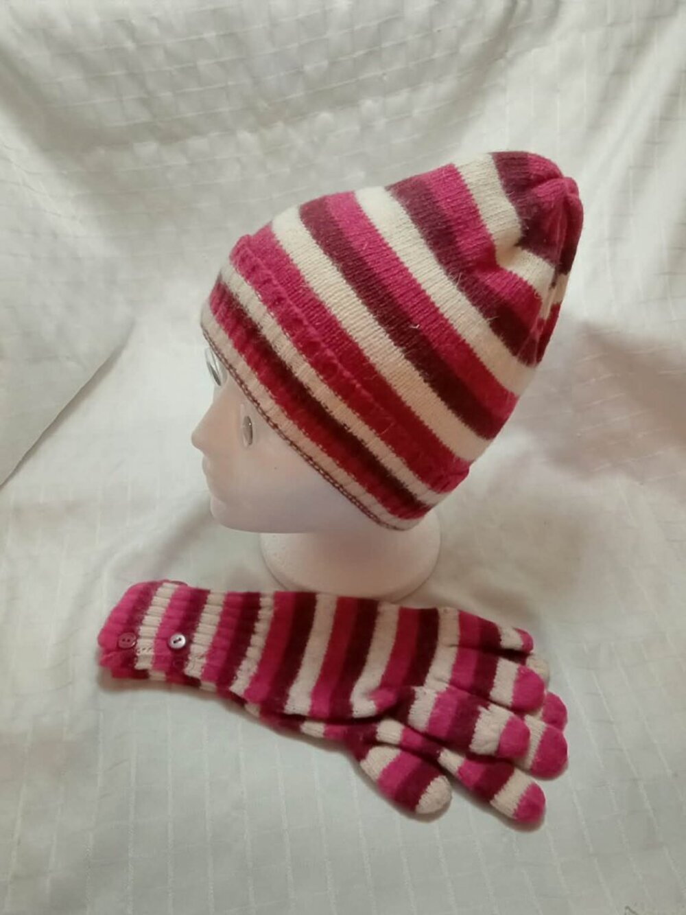 1970's polyester - wool winter kit: beannie and gloves with cute buttons